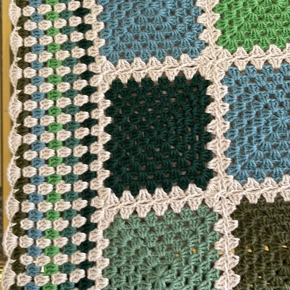 Handmade by hobbii 8/4 cotton yarn. square 34x34 inches - Picture 6 of 16